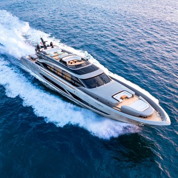 Effe yacht exterior 2