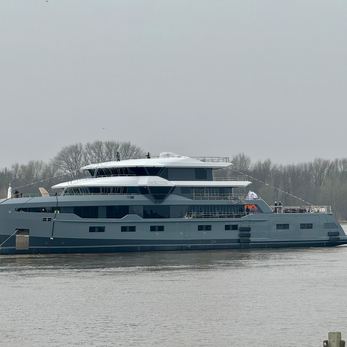 Horizon II yacht exterior 2