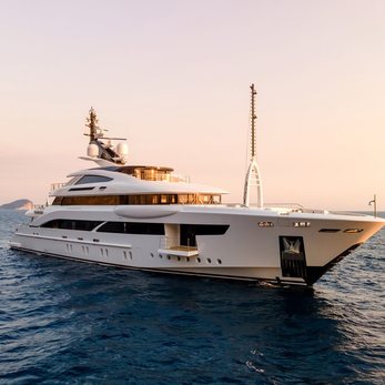 Florentia yacht exterior 3