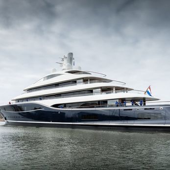 Destiny yacht exterior 4