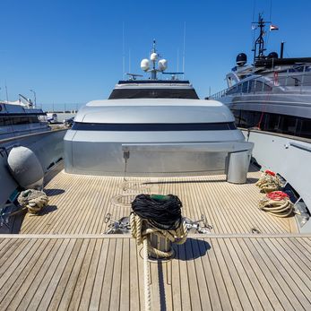 Bolaro yacht exterior 2
