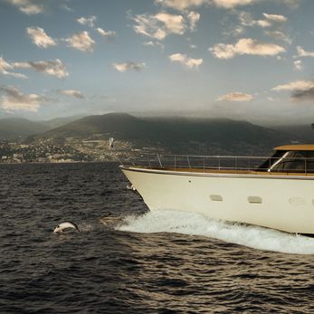 SHE / 01 yacht exterior 2