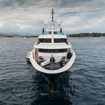 Andiamo yacht exterior 3