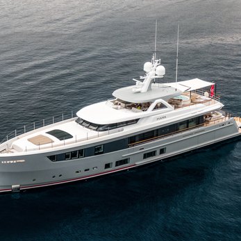 Mana I yacht exterior 2