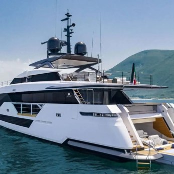 Y yacht exterior 25