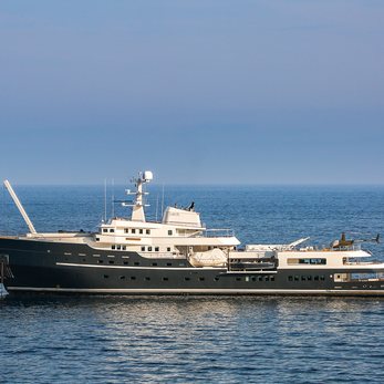 Legend yacht exterior 3