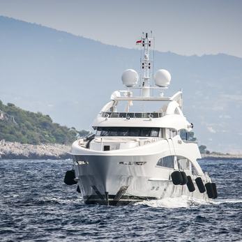 Mado yacht exterior 2