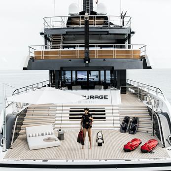 Entourage yacht exterior 5