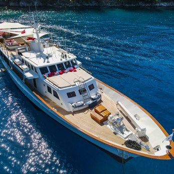 Alhambra yacht exterior 2