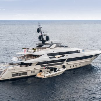 Aily yacht exterior 4