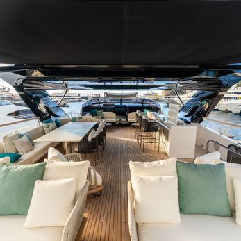 Family Spirit yacht interior 3