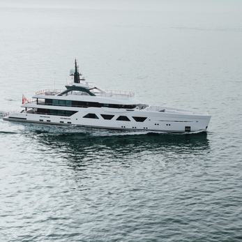 Alva yacht exterior 4