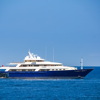 Laurel yacht exterior 3