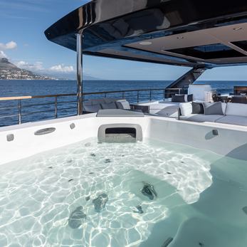 Oculus yacht exterior 2