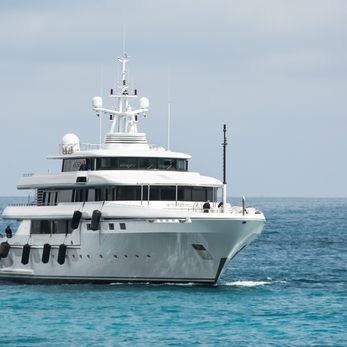 Ipanemas yacht exterior 5