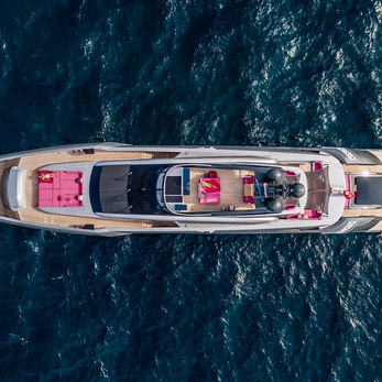 Flying Dagger yacht exterior 3