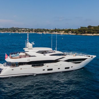2 J's of London yacht exterior 4