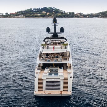 Aily yacht exterior 3