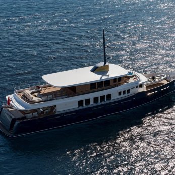 Numarine 38XPC / 01 yacht exterior 3