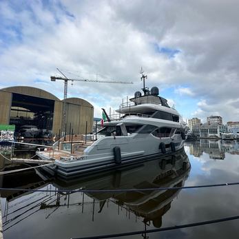 Y yacht exterior 5