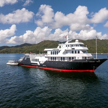 Global yacht exterior 143