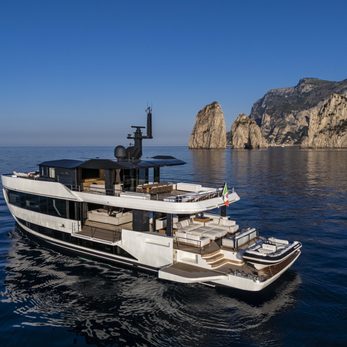 Daria yacht exterior 5