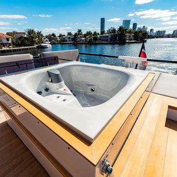 Beso yacht exterior 3