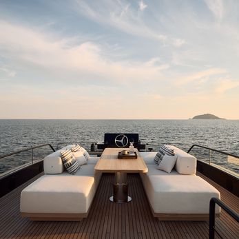 BGX83 / 01 yacht exterior 2