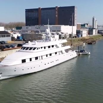 Anna J yacht exterior 5