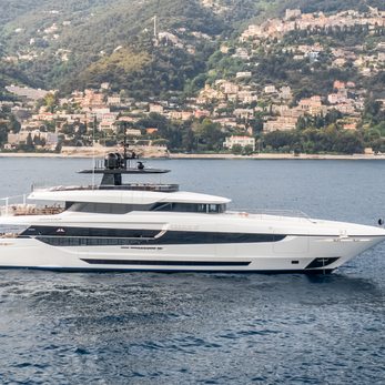 Cecile B yacht exterior 3