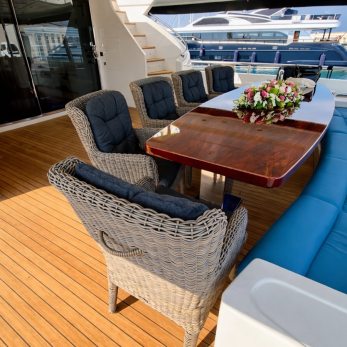 Y yacht interior 2