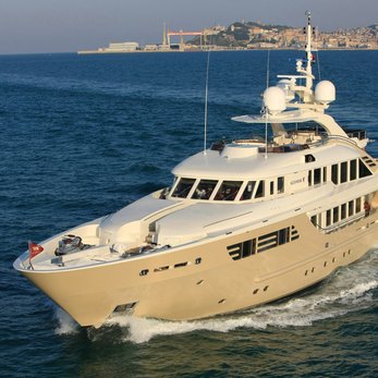 Muza yacht exterior 3