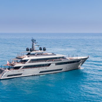 Fifty yacht exterior 2