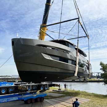 Miramar yacht exterior 4