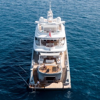 Siren yacht exterior 4