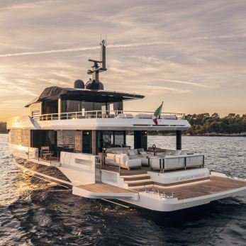 Ora yacht exterior 5