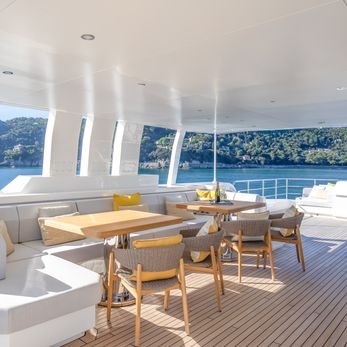 Mat yacht exterior 3