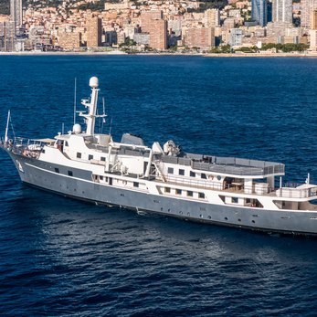 Voyager yacht exterior 4
