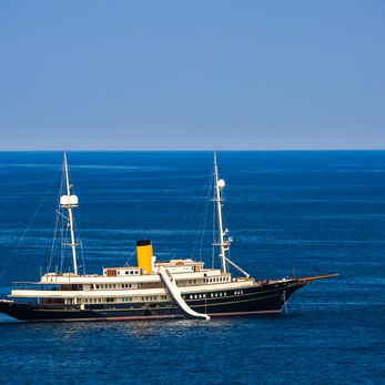 Nero yacht exterior 3