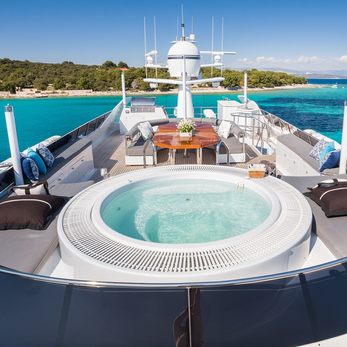 Tahi yacht exterior 2