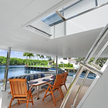 Miles Aweigh yacht exterior 2
