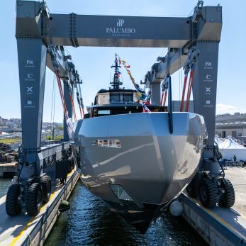 Fast Naan yacht exterior 2