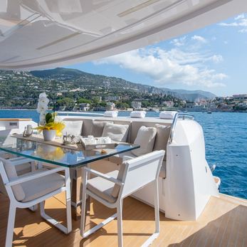 7 Seconds yacht exterior 3