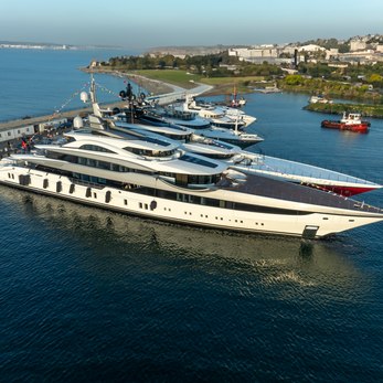 Al Reem yacht exterior 3