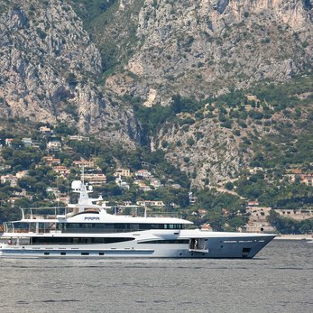 Papa yacht exterior 3