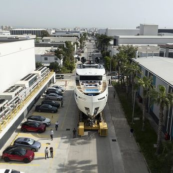 Lazzara UHV 100/01 yacht exterior 3