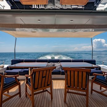 Lady Azul yacht exterior 3