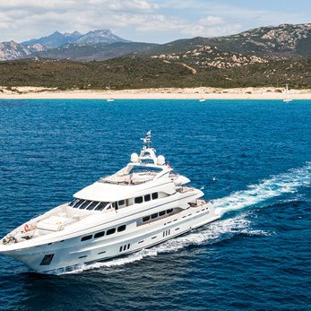 Latitude yacht exterior 2