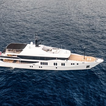 Idol yacht exterior 4