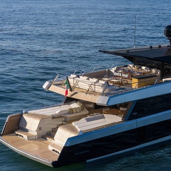 WHY 200/ 06 yacht exterior 41